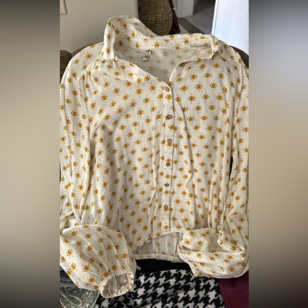 Size small boutique top